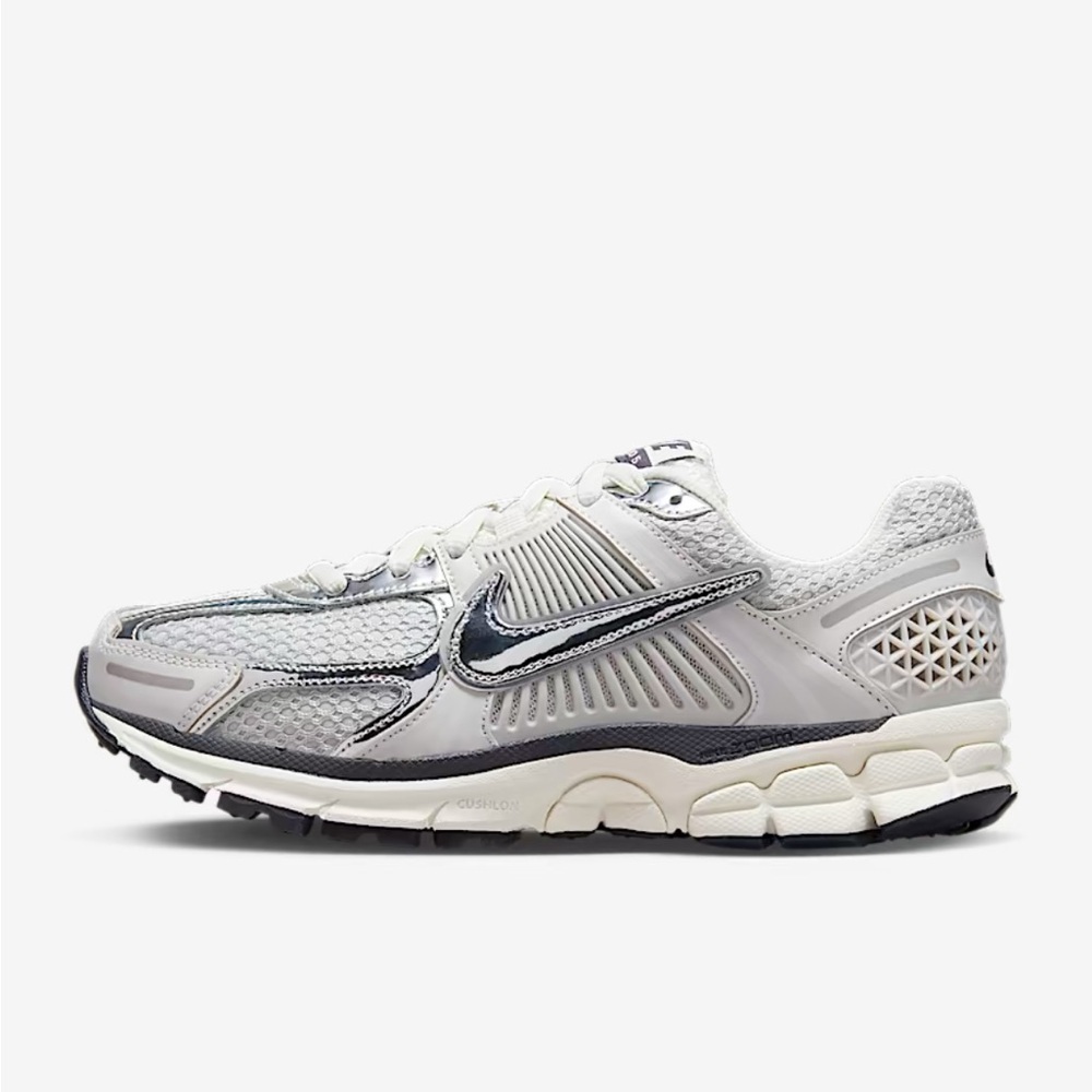 Women’s Nike Zoom Vomero 5: SZ 7.5